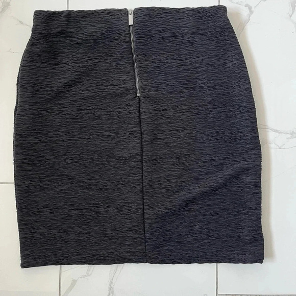 Vero Moda/ Black  textured midi skirt/ Size US L - Picture 3 of 11